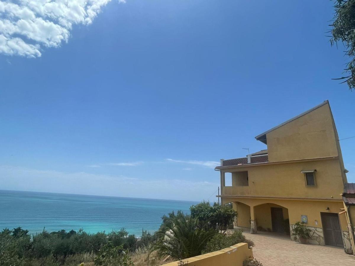 Villa Yellow House Ликата Экстерьер фото