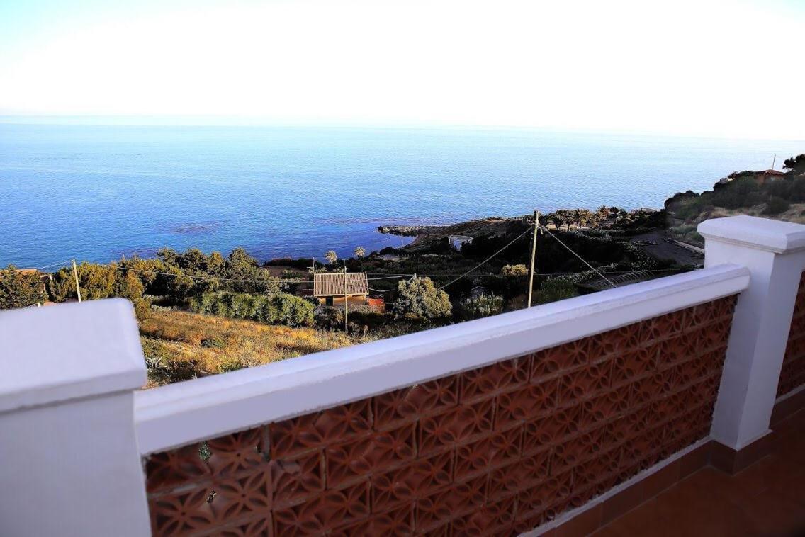Villa Yellow House Ликата Экстерьер фото