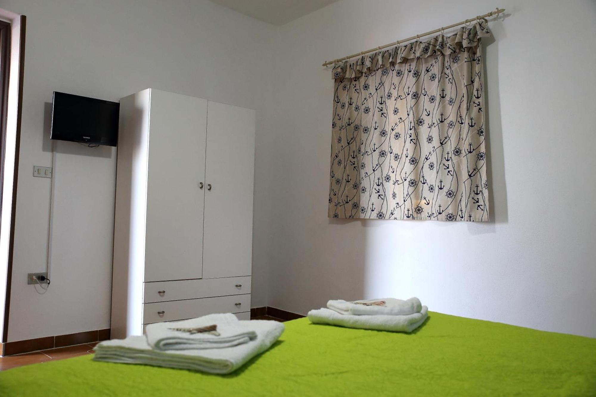 Villa Yellow House Ликата Номер фото